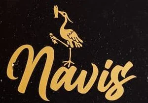 Logotip Navis s natpisa ispred ulaza